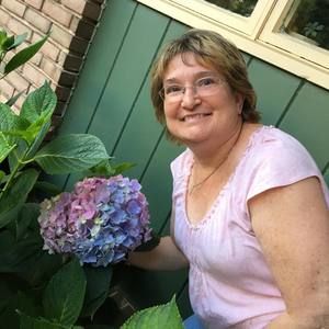 Meet your Posher, Holly